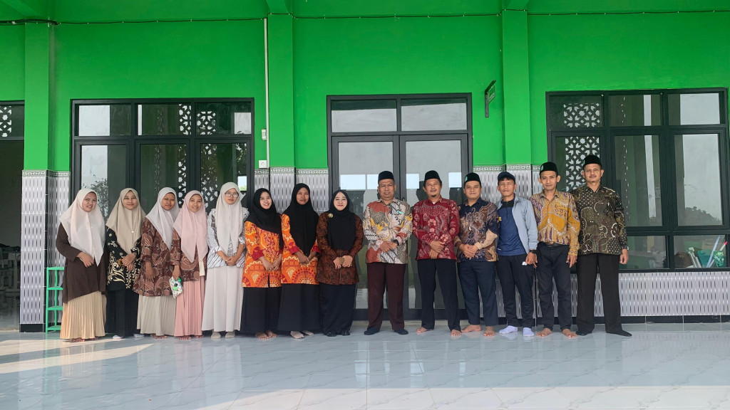 Pelatihan Penggunaan Website E-SIM Sekolah SMP Saintek Fathul Hidayah