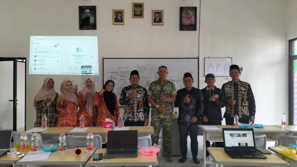 Rapat Evaluasi Bulanan SMP Saintek Fathul Hidayah